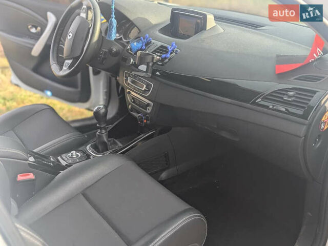 Білий Рено Меган, об'ємом двигуна 1.46 л та пробігом 261 тис. км за 7800 $, фото 6 на Automoto.ua