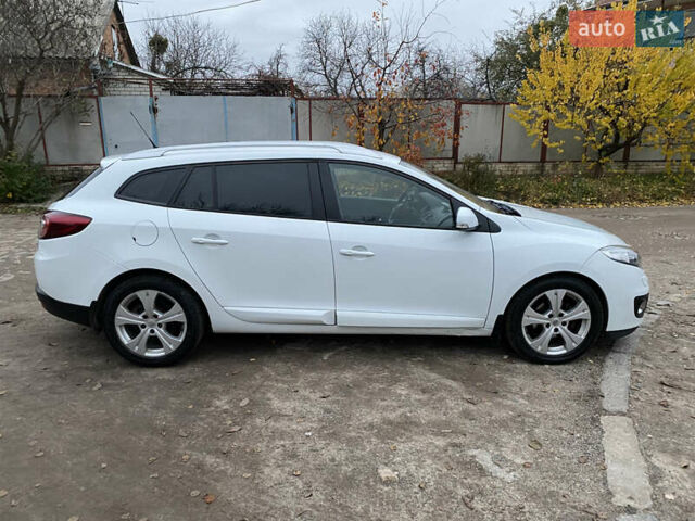 Білий Рено Меган, об'ємом двигуна 1.46 л та пробігом 300 тис. км за 5800 $, фото 9 на Automoto.ua
