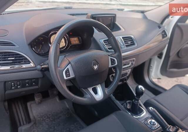 Белый Рено Меган, объемом двигателя 1.5 л и пробегом 265 тыс. км за 6900 $, фото 48 на Automoto.ua