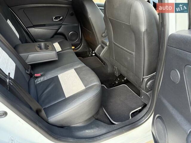 Белый Рено Меган, объемом двигателя 1.5 л и пробегом 225 тыс. км за 7699 $, фото 141 на Automoto.ua