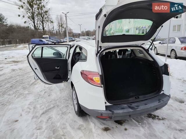 Белый Рено Меган, объемом двигателя 1.5 л и пробегом 250 тыс. км за 6700 $, фото 61 на Automoto.ua