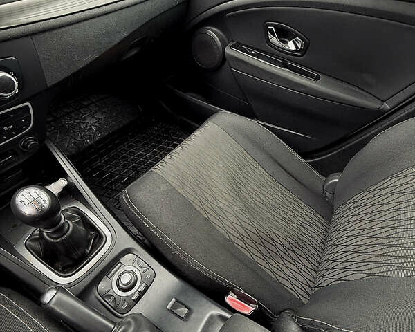 Белый Рено Меган, объемом двигателя 1.46 л и пробегом 256 тыс. км за 5900 $, фото 19 на Automoto.ua