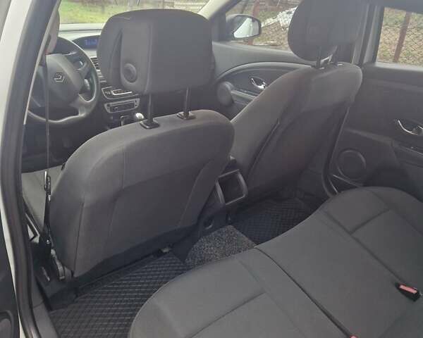 Білий Рено Меган, об'ємом двигуна 1.46 л та пробігом 305 тис. км за 6500 $, фото 4 на Automoto.ua