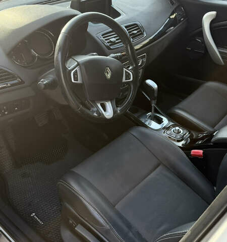 Белый Рено Меган, объемом двигателя 1.46 л и пробегом 320 тыс. км за 9300 $, фото 3 на Automoto.ua