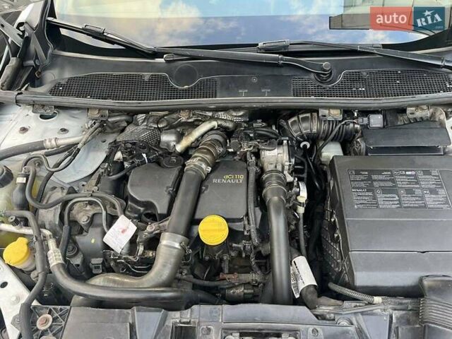 Белый Рено Меган, объемом двигателя 1.5 л и пробегом 310 тыс. км за 8300 $, фото 32 на Automoto.ua