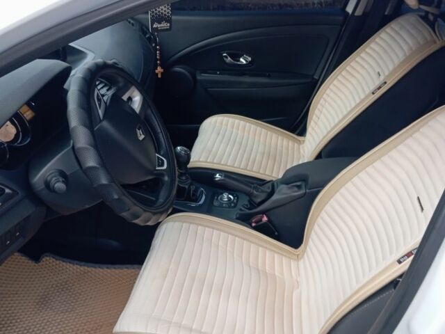 Белый Рено Меган, объемом двигателя 1.5 л и пробегом 233 тыс. км за 7800 $, фото 2 на Automoto.ua