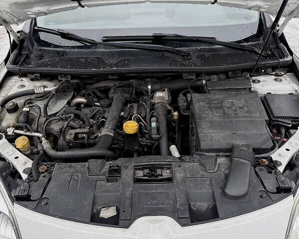 Белый Рено Меган, объемом двигателя 1.46 л и пробегом 256 тыс. км за 5900 $, фото 12 на Automoto.ua