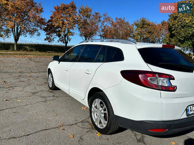 Белый Рено Меган, объемом двигателя 1.5 л и пробегом 277 тыс. км за 7700 $, фото 4 на Automoto.ua
