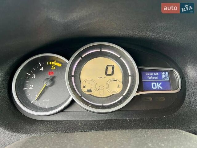Белый Рено Меган, объемом двигателя 1.5 л и пробегом 240 тыс. км за 8190 $, фото 19 на Automoto.ua