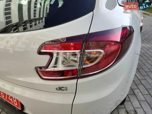 Белый Рено Меган, объемом двигателя 1.5 л и пробегом 250 тыс. км за 6999 $, фото 19 на Automoto.ua