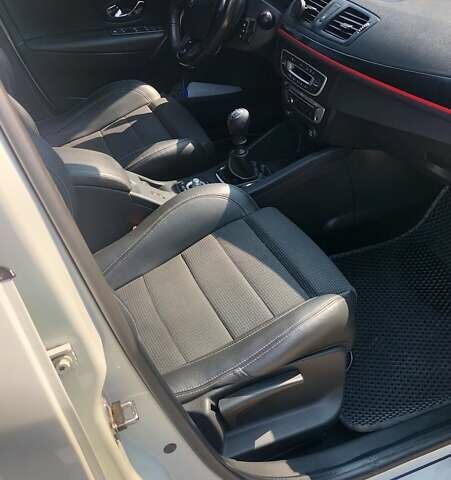 Белый Рено Меган, объемом двигателя 1.5 л и пробегом 300 тыс. км за 7800 $, фото 5 на Automoto.ua