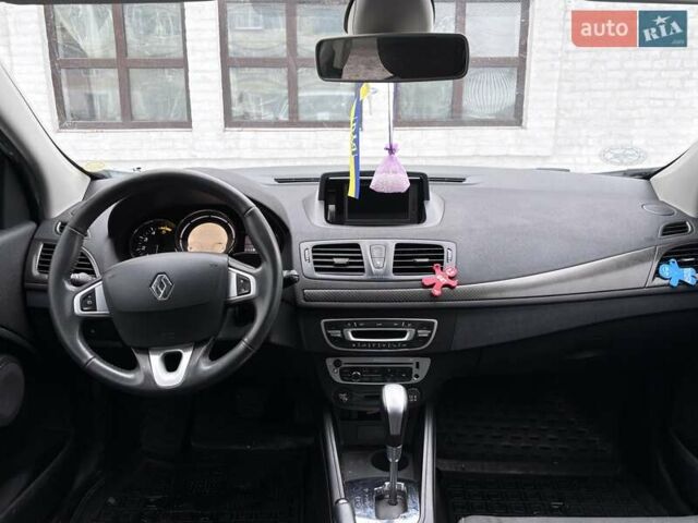 Білий Рено Меган, об'ємом двигуна 1.46 л та пробігом 265 тис. км за 6990 $, фото 61 на Automoto.ua