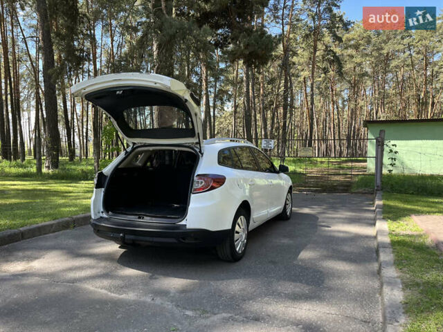 Білий Рено Меган, об'ємом двигуна 1.5 л та пробігом 210 тис. км за 6500 $, фото 12 на Automoto.ua