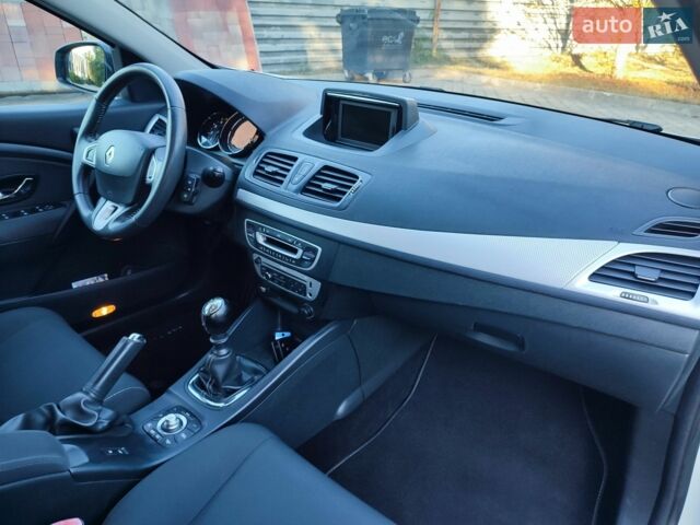 Білий Рено Меган, об'ємом двигуна 1.5 л та пробігом 218 тис. км за 8700 $, фото 28 на Automoto.ua