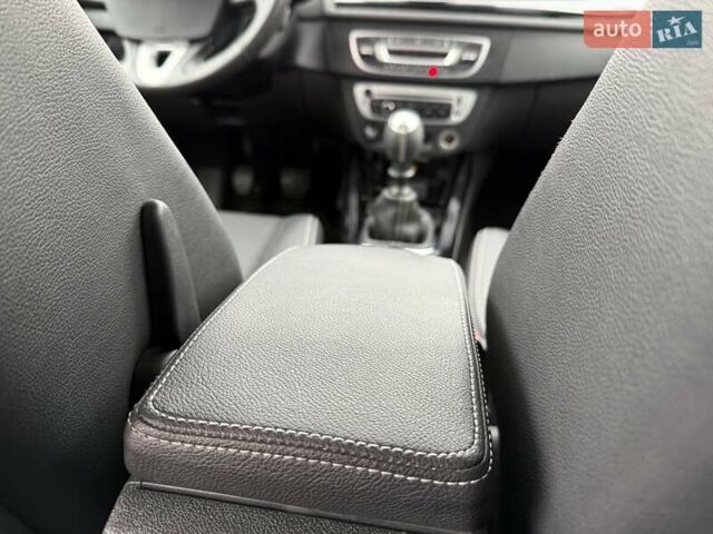 Білий Рено Меган, об'ємом двигуна 1.5 л та пробігом 228 тис. км за 8999 $, фото 121 на Automoto.ua