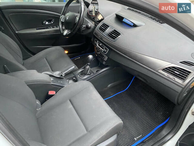 Белый Рено Меган, объемом двигателя 1.46 л и пробегом 300 тыс. км за 5850 $, фото 12 на Automoto.ua