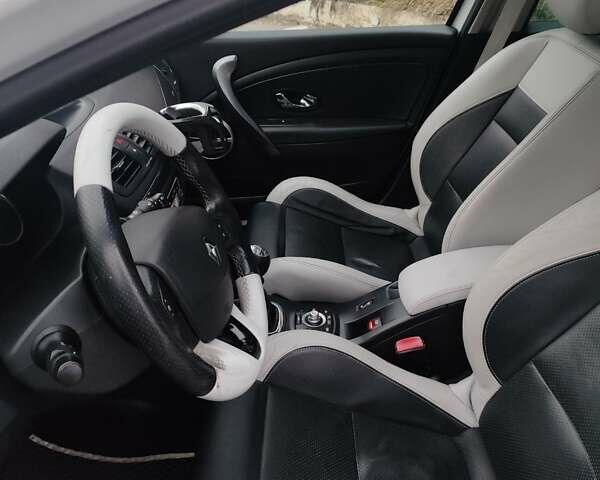 Белый Рено Меган, объемом двигателя 1.5 л и пробегом 264 тыс. км за 8200 $, фото 14 на Automoto.ua