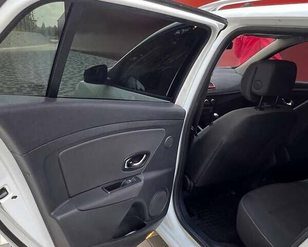 Рено Меган 2012 у Львові на Automoto.ua Білий Рено Меган, об'ємом двигуна 1.5 л та пробігом 304 тис. км за 8000 $, фото 10 на Automoto.ua