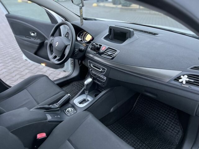 Белый Рено Меган, объемом двигателя 1.5 л и пробегом 250 тыс. км за 7700 $, фото 7 на Automoto.ua