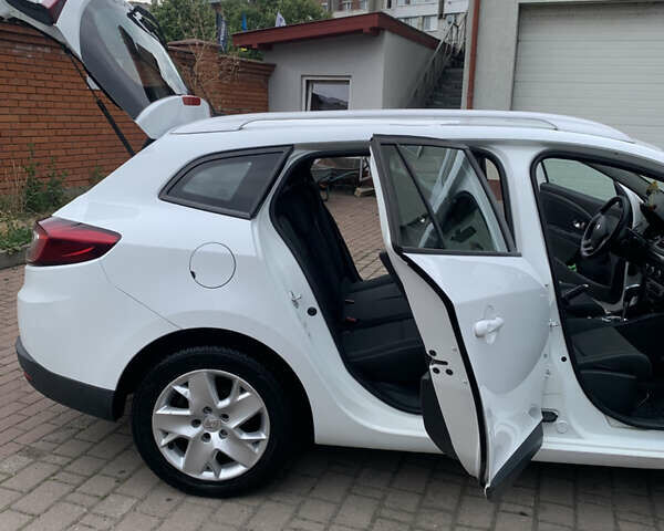 Білий Рено Меган, об'ємом двигуна 1.5 л та пробігом 264 тис. км за 7650 $, фото 3 на Automoto.ua