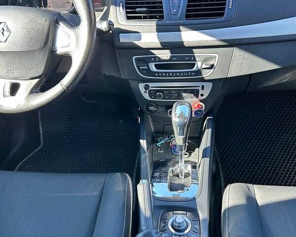 Белый Рено Меган, объемом двигателя 1.5 л и пробегом 277 тыс. км за 7700 $, фото 12 на Automoto.ua