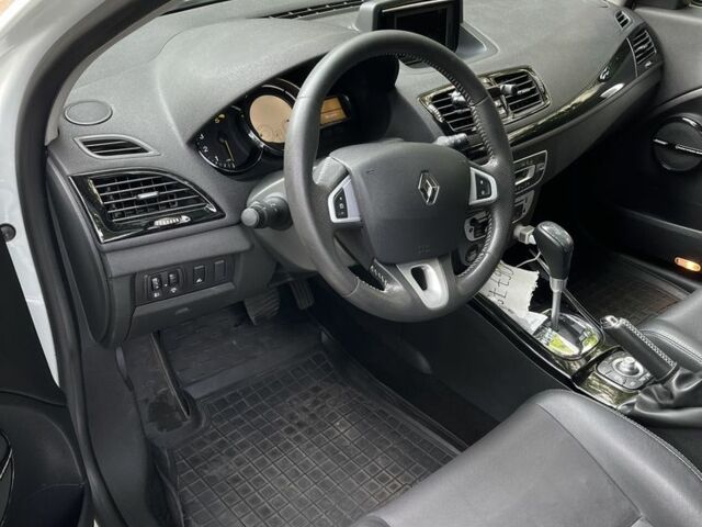 Белый Рено Меган, объемом двигателя 1.5 л и пробегом 240 тыс. км за 9900 $, фото 6 на Automoto.ua