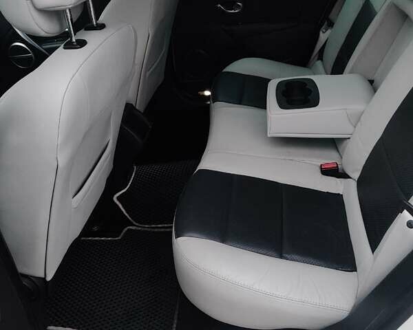 Белый Рено Меган, объемом двигателя 1.5 л и пробегом 264 тыс. км за 8200 $, фото 15 на Automoto.ua