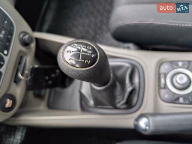 Белый Рено Меган, объемом двигателя 1.6 л и пробегом 57 тыс. км за 7750 $, фото 45 на Automoto.ua