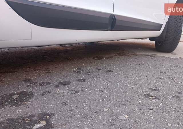 Белый Рено Меган, объемом двигателя 1.5 л и пробегом 265 тыс. км за 6900 $, фото 8 на Automoto.ua