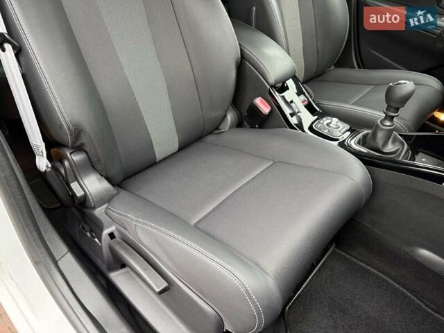 Білий Рено Меган, об'ємом двигуна 1.5 л та пробігом 228 тис. км за 8999 $, фото 128 на Automoto.ua