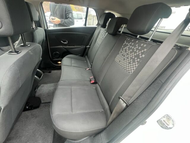 Белый Рено Меган, объемом двигателя 1.5 л и пробегом 255 тыс. км за 6599 $, фото 16 на Automoto.ua