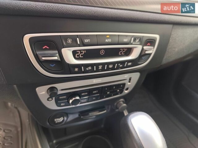 Белый Рено Меган, объемом двигателя 1.5 л и пробегом 250 тыс. км за 6999 $, фото 42 на Automoto.ua