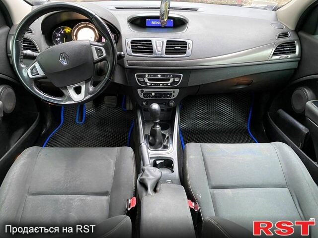 Белый Рено Меган, объемом двигателя 1.5 л и пробегом 300 тыс. км за 6000 $, фото 11 на Automoto.ua