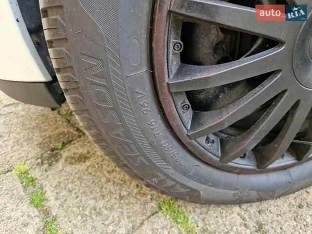 Белый Рено Меган, объемом двигателя 1.5 л и пробегом 244 тыс. км за 7600 $, фото 8 на Automoto.ua