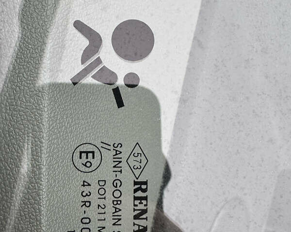 Білий Рено Меган, об'ємом двигуна 1.6 л та пробігом 235 тис. км за 7500 $, фото 48 на Automoto.ua