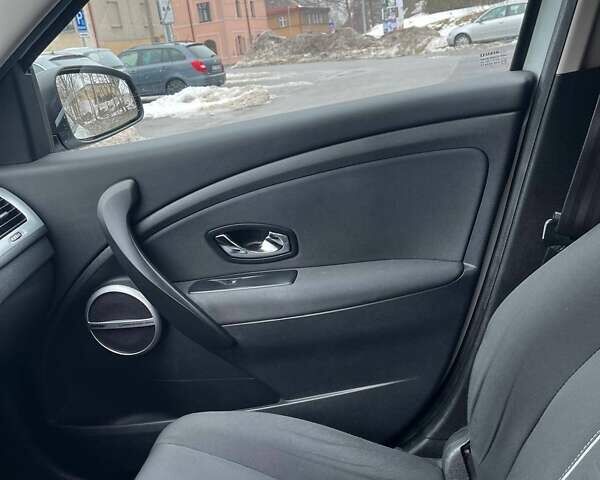 Білий Рено Меган, об'ємом двигуна 1.6 л та пробігом 242 тис. км за 8500 $, фото 15 на Automoto.ua