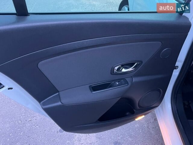 Белый Рено Меган, объемом двигателя 1.46 л и пробегом 266 тыс. км за 7800 $, фото 18 на Automoto.ua