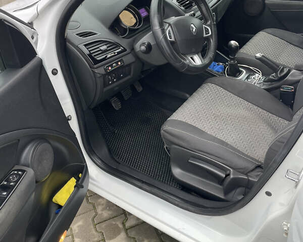 Білий Рено Меган, об'ємом двигуна 1.46 л та пробігом 280 тис. км за 7200 $, фото 8 на Automoto.ua