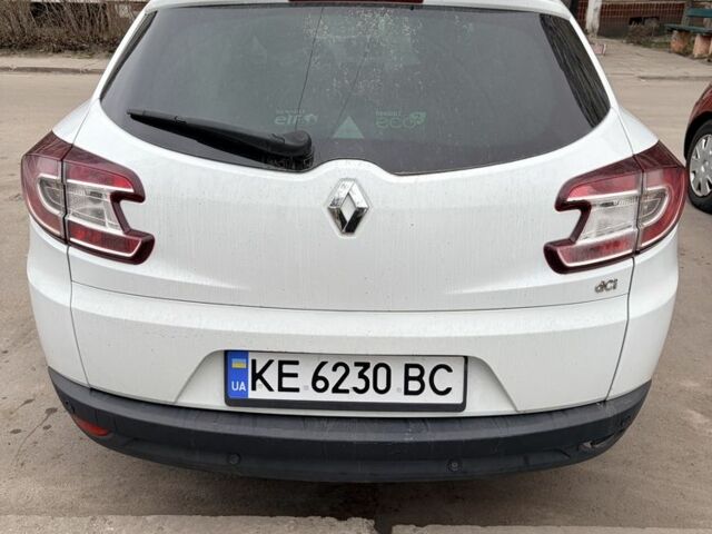 Белый Рено Меган, объемом двигателя 1.5 л и пробегом 330 тыс. км за 6500 $, фото 4 на Automoto.ua