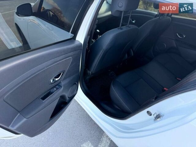 Білий Рено Меган, об'ємом двигуна 1.46 л та пробігом 262 тис. км за 7200 $, фото 14 на Automoto.ua