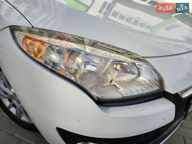 Белый Рено Меган, объемом двигателя 1.5 л и пробегом 250 тыс. км за 6999 $, фото 2 на Automoto.ua