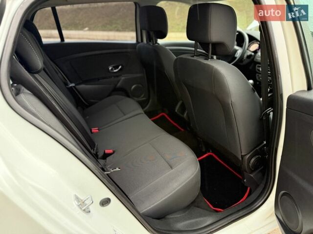 Білий Рено Меган, об'ємом двигуна 1.5 л та пробігом 202 тис. км за 7200 $, фото 70 на Automoto.ua