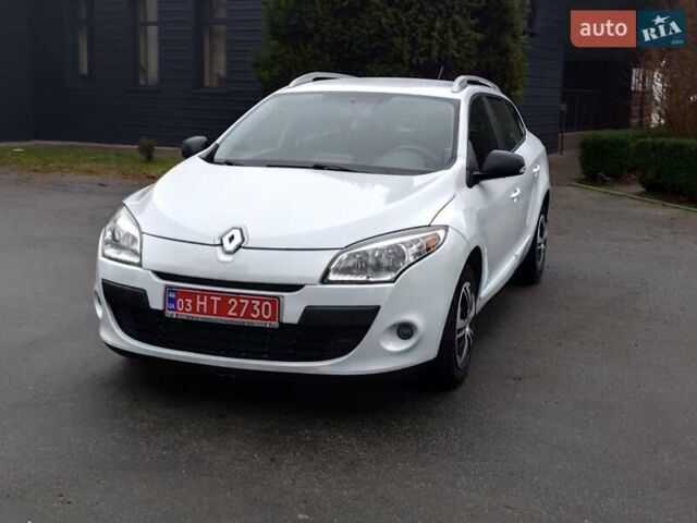 Белый Рено Меган, объемом двигателя 1.6 л и пробегом 57 тыс. км за 7750 $, фото 1 на Automoto.ua
