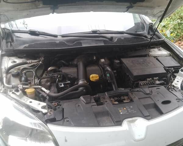 Белый Рено Меган, объемом двигателя 1.46 л и пробегом 333 тыс. км за 7000 $, фото 11 на Automoto.ua