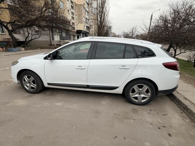 Белый Рено Меган, объемом двигателя 1.5 л и пробегом 330 тыс. км за 6500 $, фото 6 на Automoto.ua