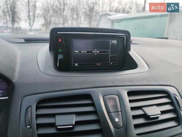 Білий Рено Меган, об'ємом двигуна 1.6 л та пробігом 194 тис. км за 7700 $, фото 32 на Automoto.ua