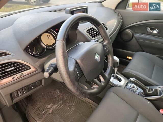 Білий Рено Меган, об'ємом двигуна 1.5 л та пробігом 250 тис. км за 6999 $, фото 35 на Automoto.ua