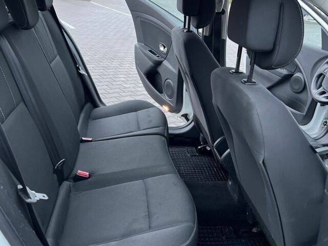 Белый Рено Меган, объемом двигателя 1.5 л и пробегом 250 тыс. км за 7700 $, фото 3 на Automoto.ua