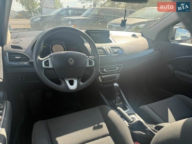 Белый Рено Меган, объемом двигателя 0 л и пробегом 222 тыс. км за 6499 $, фото 5 на Automoto.ua