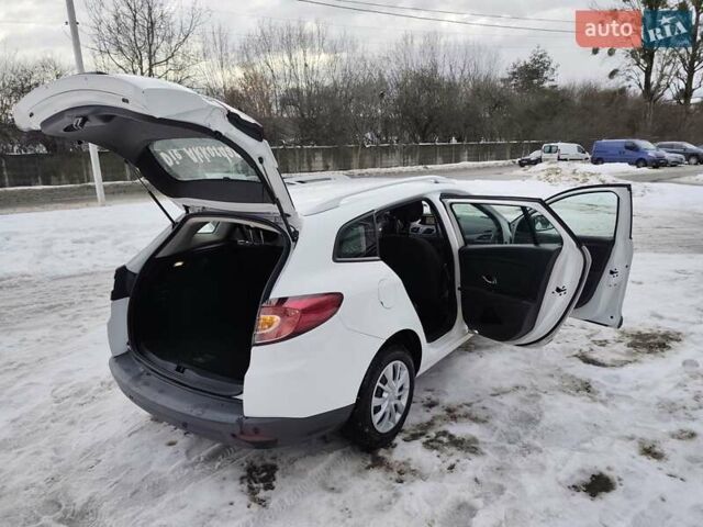 Белый Рено Меган, объемом двигателя 1.5 л и пробегом 250 тыс. км за 6700 $, фото 60 на Automoto.ua